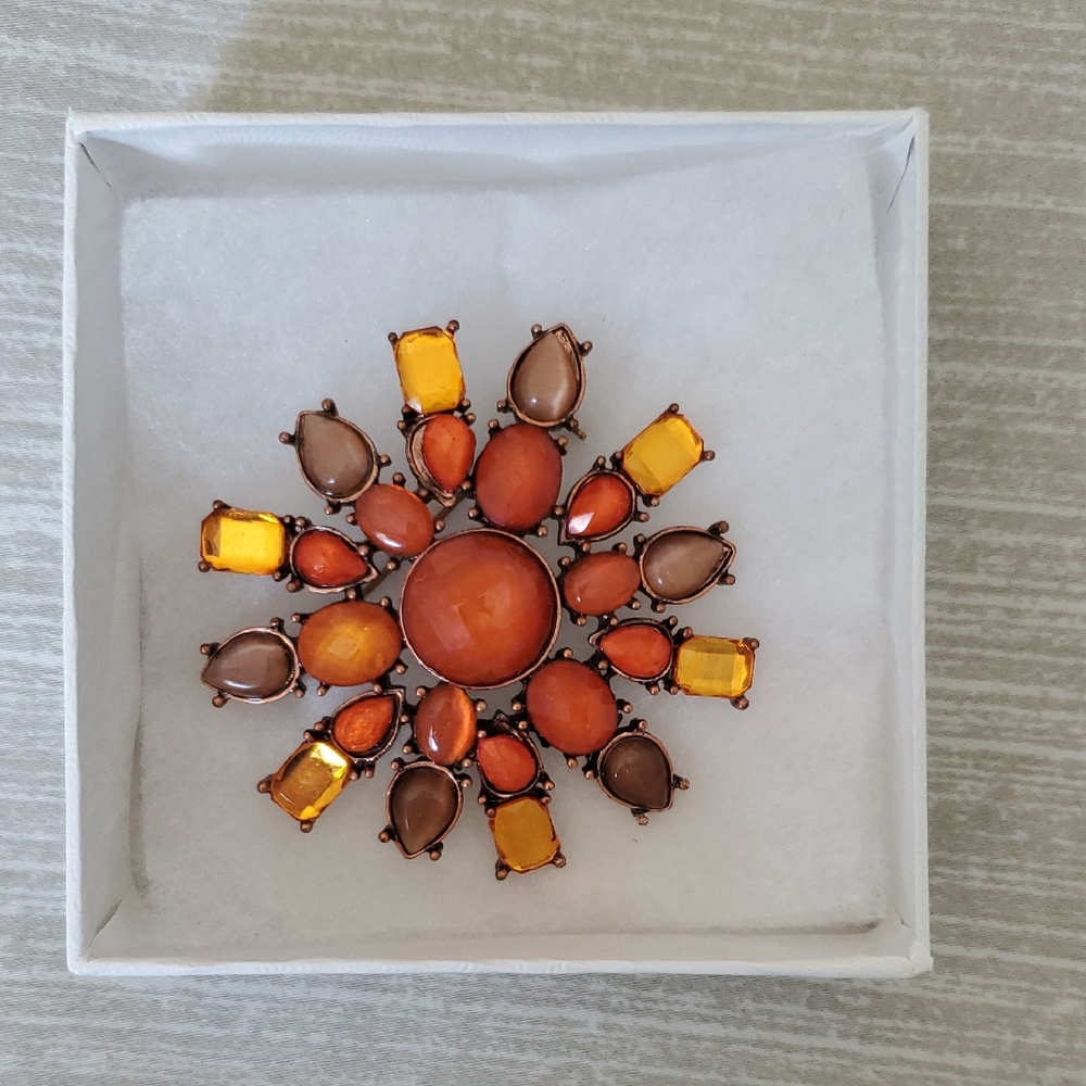 🌸 3/ $30 Elegant Orange and Brown Brooch